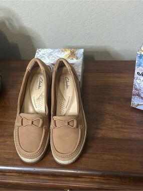 Clarks Women's Tan Loafers with Bow Detail